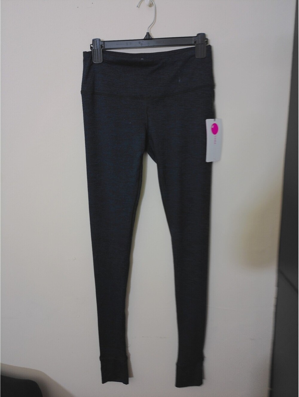 NWT Yogalicious Leggings Womens Black Size M High Waist Yoga Pants Stirrup Ankle - Picture 1 of 8